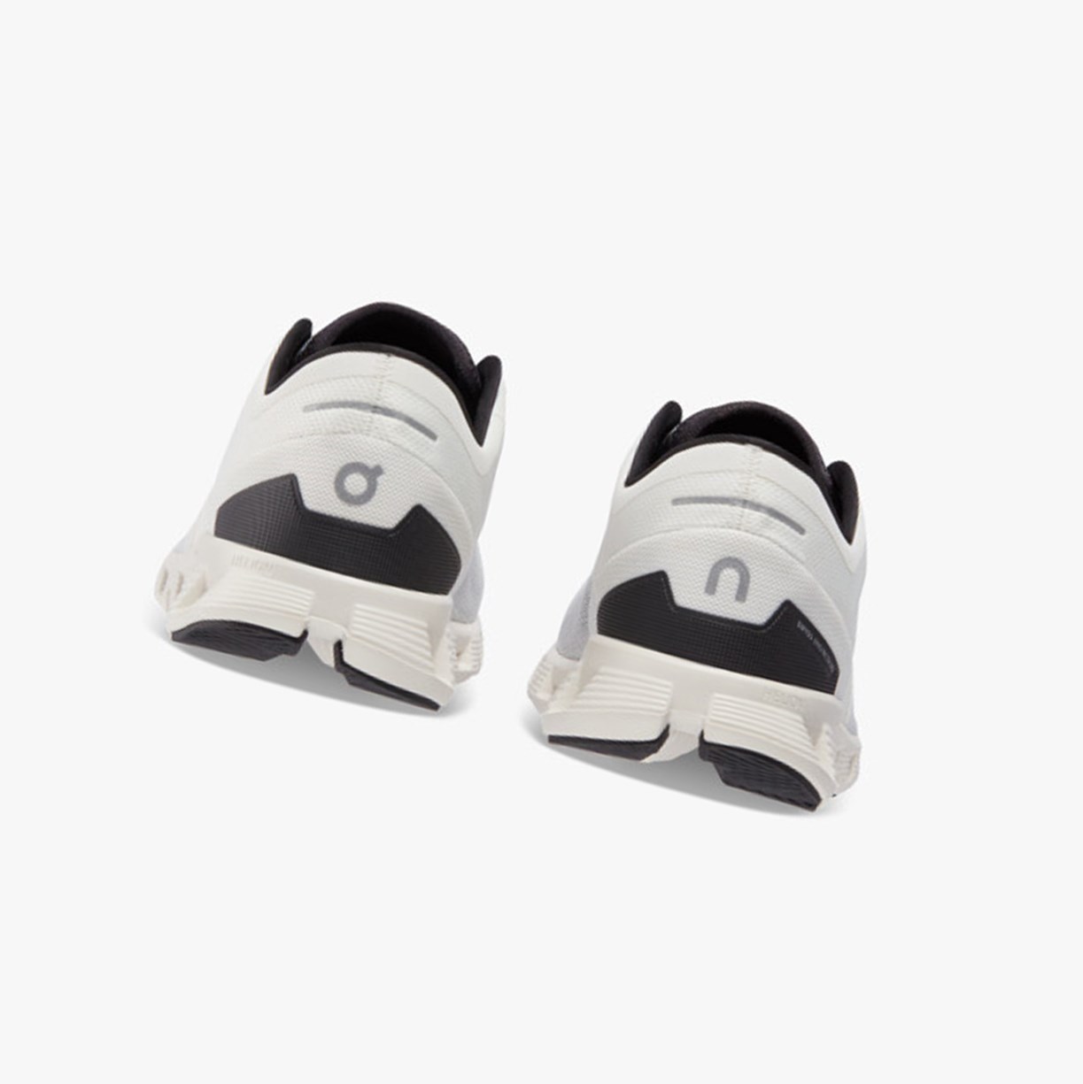 Tenis Deportivos On Running Cloud X 3 Hombre Ivory/Black | 8534672-FM